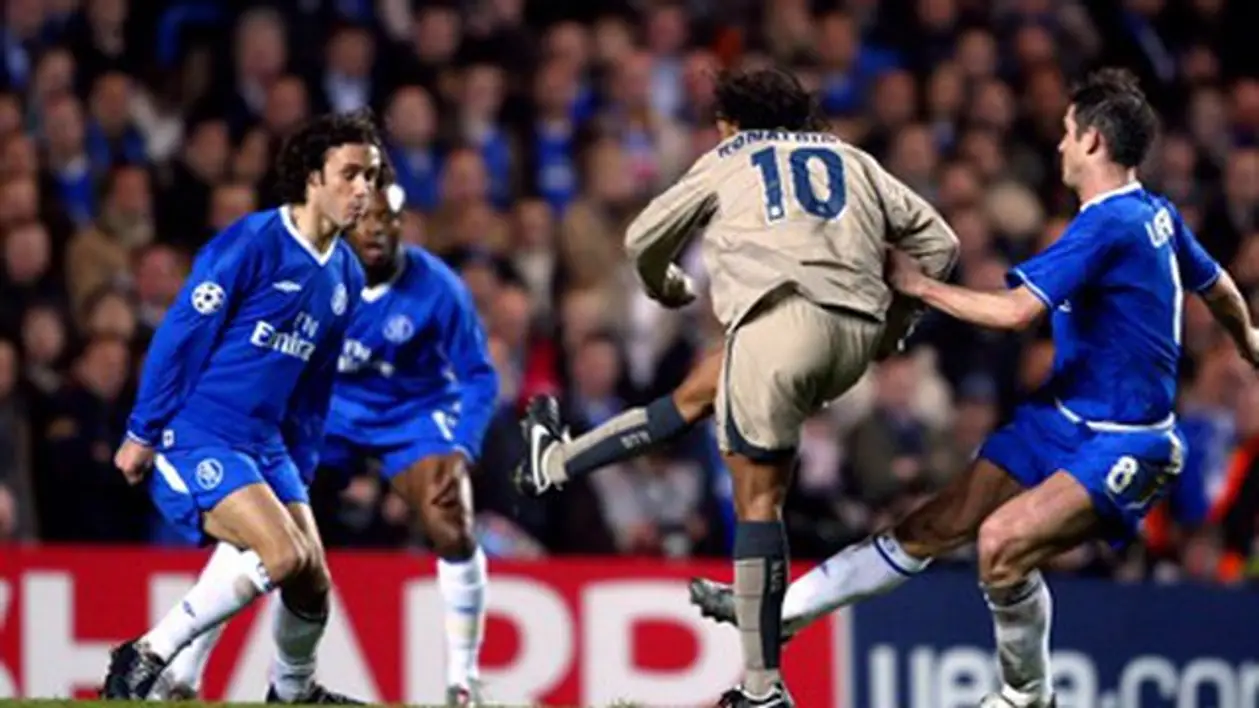 Ровно 13 лет назад Роналдиньо забил этот шедевр в ворота «Челси»