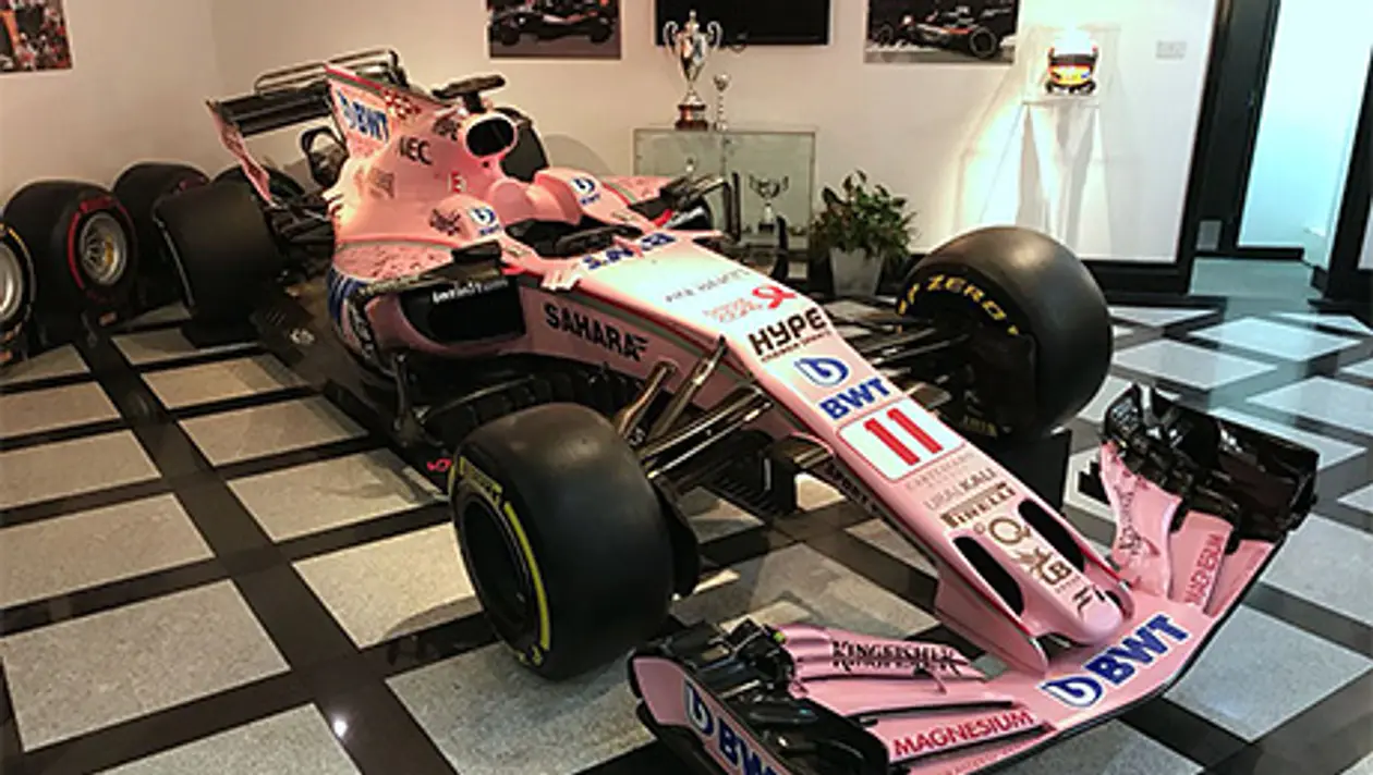 Команда «Формулы-1» сделала памятник из своего самого успешного болида