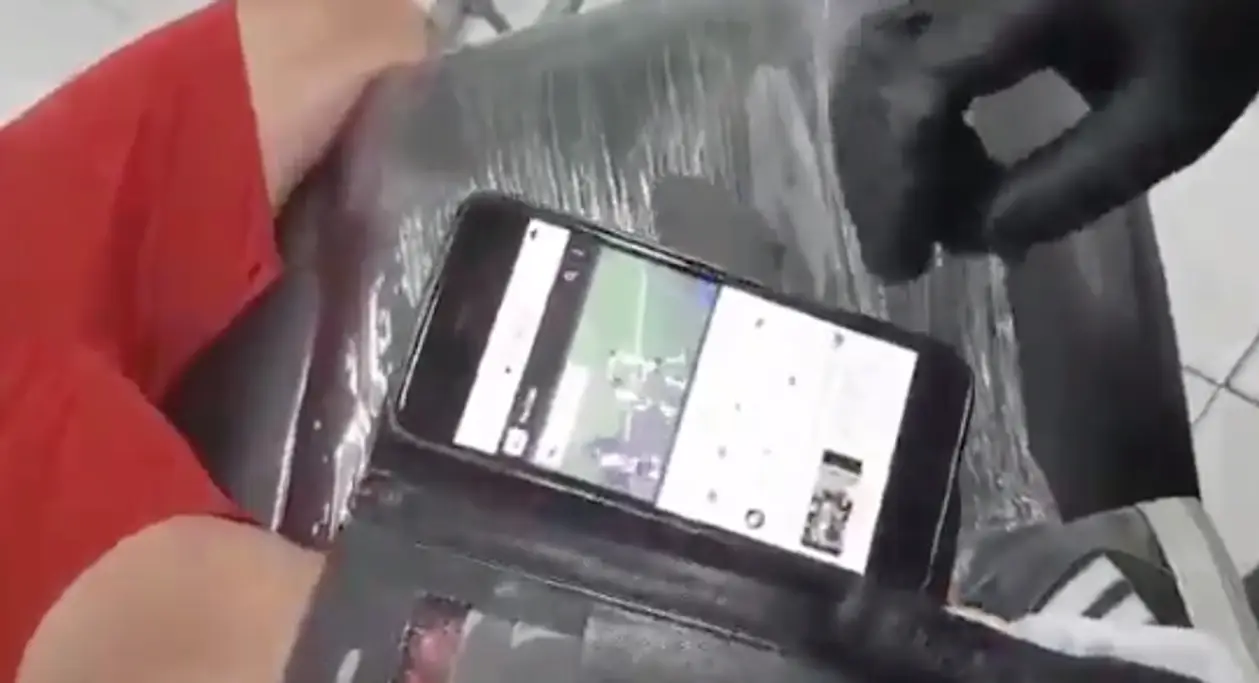 Фанат набил на ноге QR-код – при наведении смартфон открывал голы финала Кубка Либертадорес. Но теперь ссылка не работает
