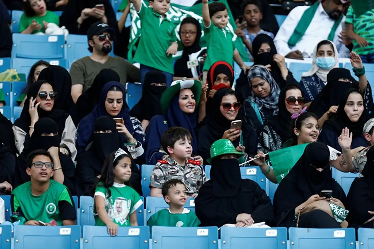 В Саудовской Аравии женщин пустят на футбол. Впервые в истории