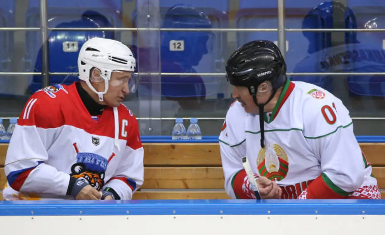Как Лукашенко и Путин встречались на спортивных форумах