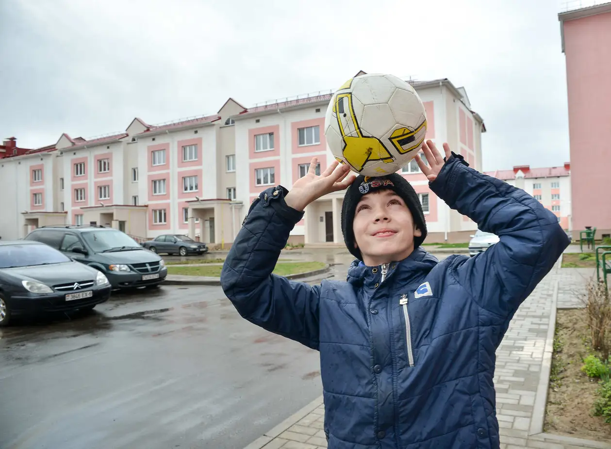 Одинокий Роналду. Климу из Бобруйска закон запрещает играть в футбол с пацанами