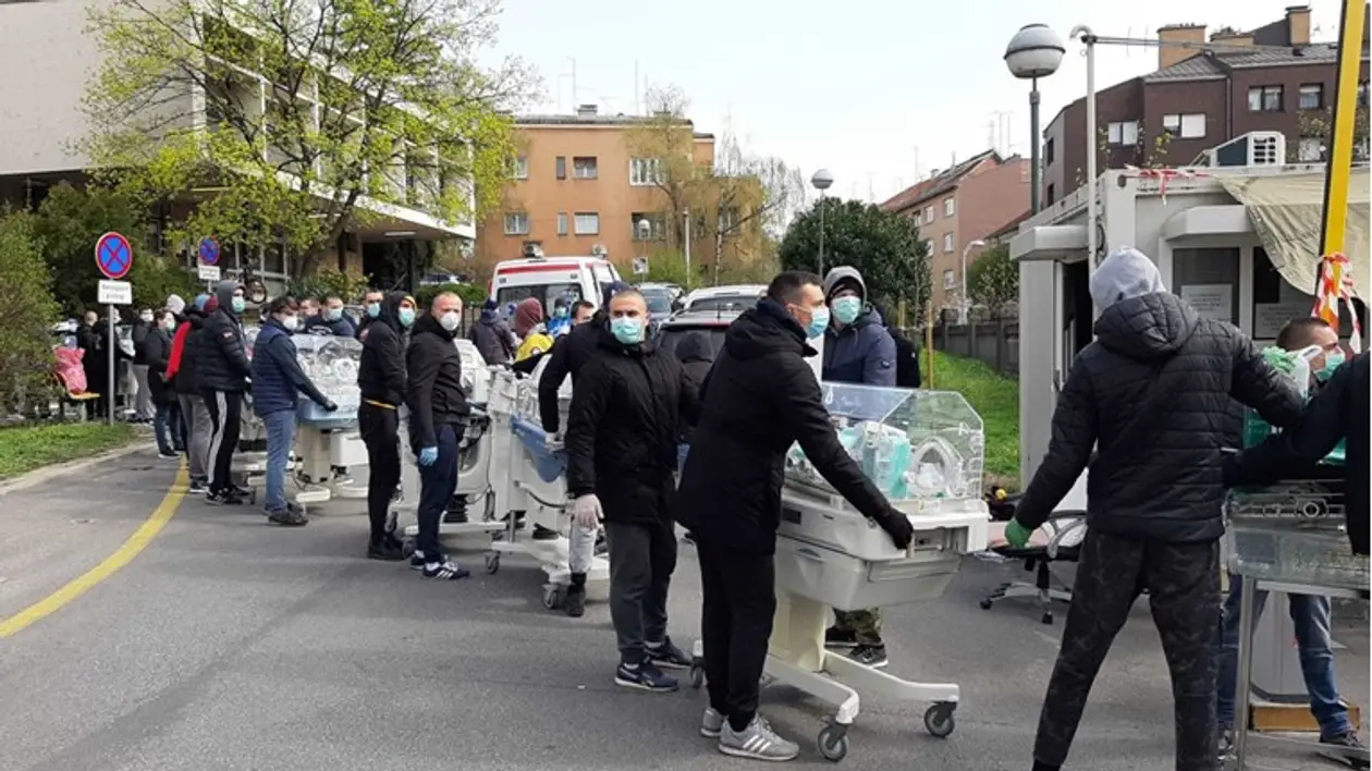 Фанаты «Динамо» Загреб помогают городу пережить землетрясение: приносят теплую одежду женщинам из роддома и лекарства пожилым 