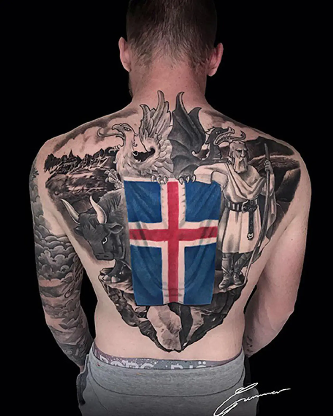 Скучаете по Исландии с Евро-2016? Ее капитан сделал шикарную тату