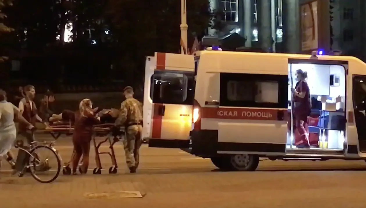 Одного из участников велопробега солидарности в Минске после задержания забрала скорая