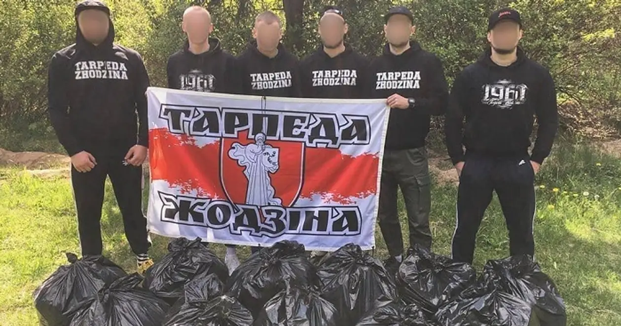 Инициатива дня. Фанаты «Торпедо-БелАЗ» навели порядок в лесу – собрали 11 мешков мусора