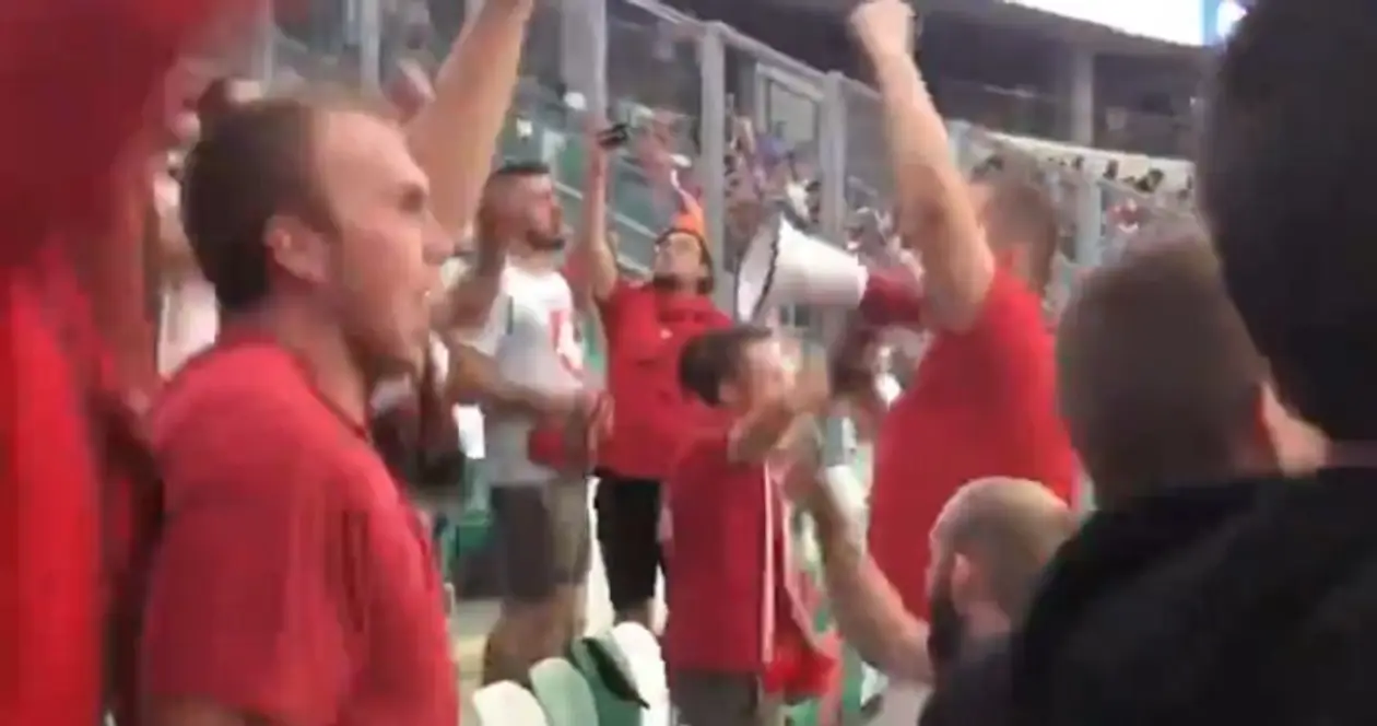 Фанаты Беларуси спели «Воины света» на матче с Сан-Марино