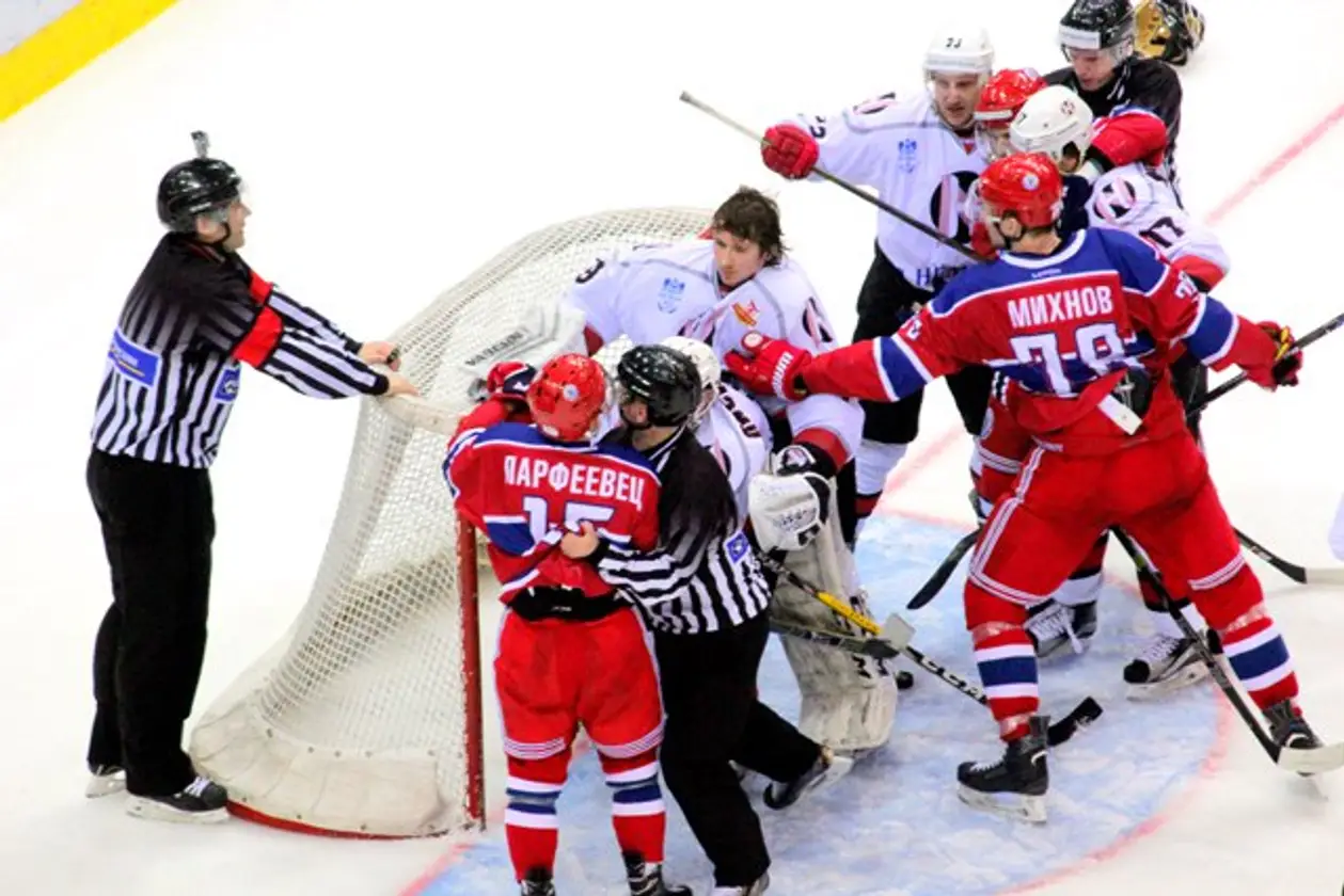 Финальная серия чемпионата Беларуси по хоккею между «Юностью» и «Неманом». Фото с первого матча