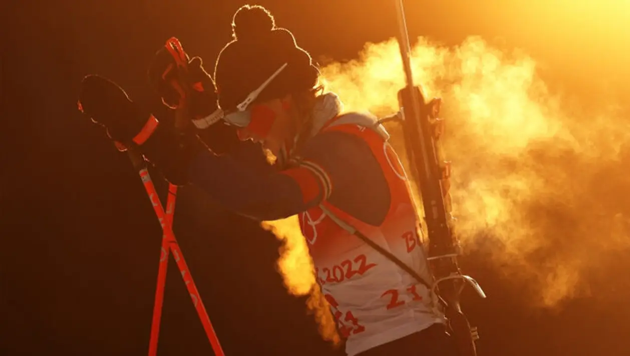 На Олимпиаде беларусы-биатлонисты спасаются от холода: на лицах – перцовые пластыри, перчатки – с подогревом, порой утепления слишком много