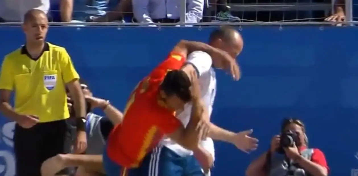 Топ-симуляция на Европейских играх – испанец пытался удариться о руку соперника