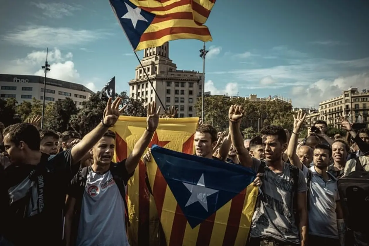 У «Барсы» проблемы из-за протестов в Каталонии: придется ехать 6 часов автобусом, домашнее класико наверняка перенесут
