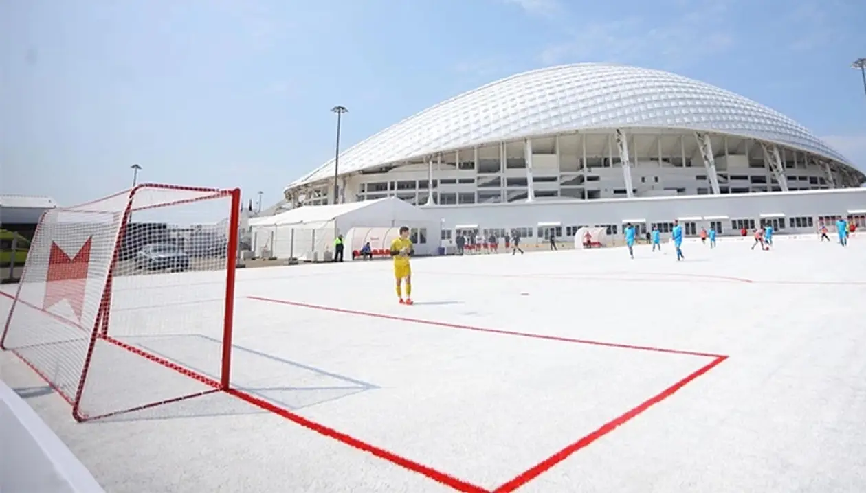 В Сочи открыли футбольное поле, изготовленное из переработанных пластиковых стаканчиков