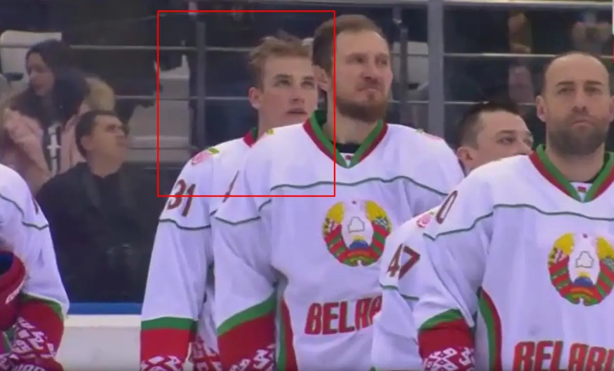 Николай Лукашенко единственный, кто пел гимн после победы на Рождественском турнире. У отца были другие эмоции
