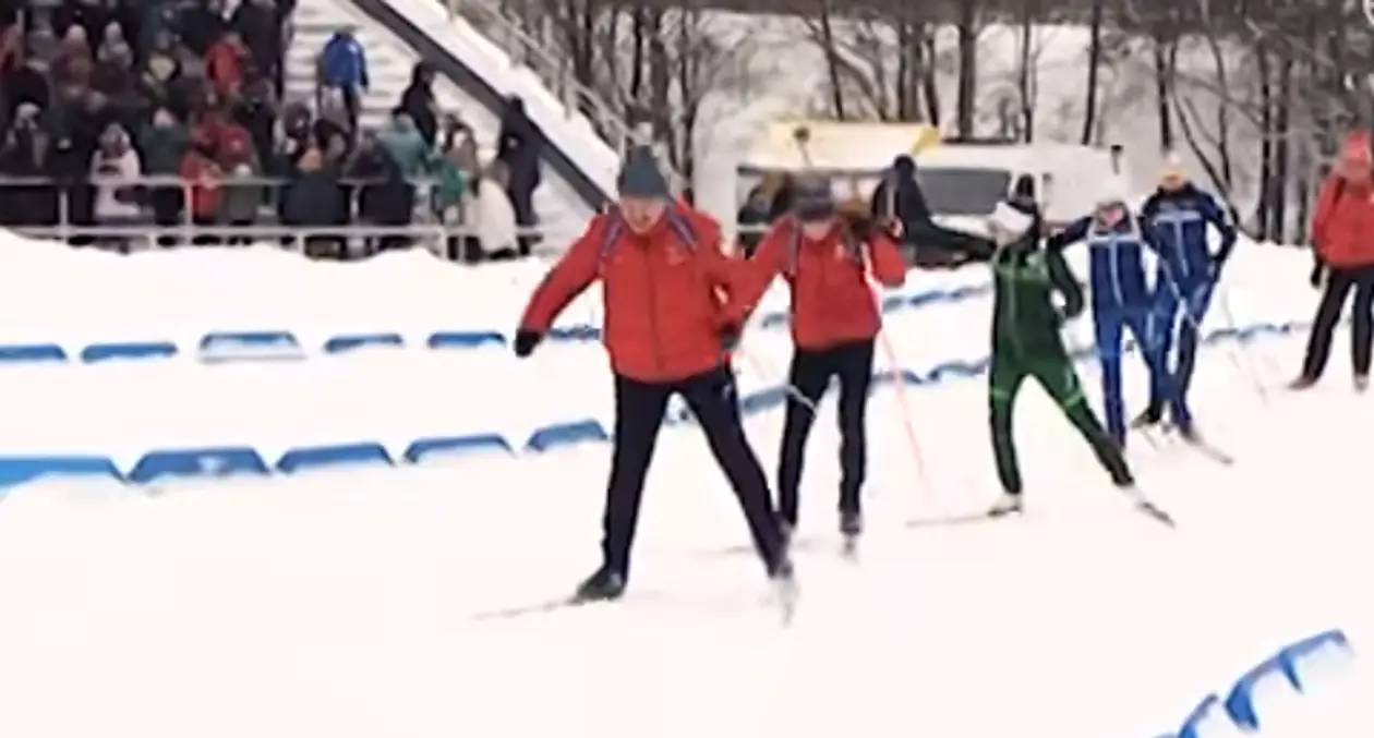 Олимпийские чемпионки посоревновались с президентом Беларуси в биатлоне