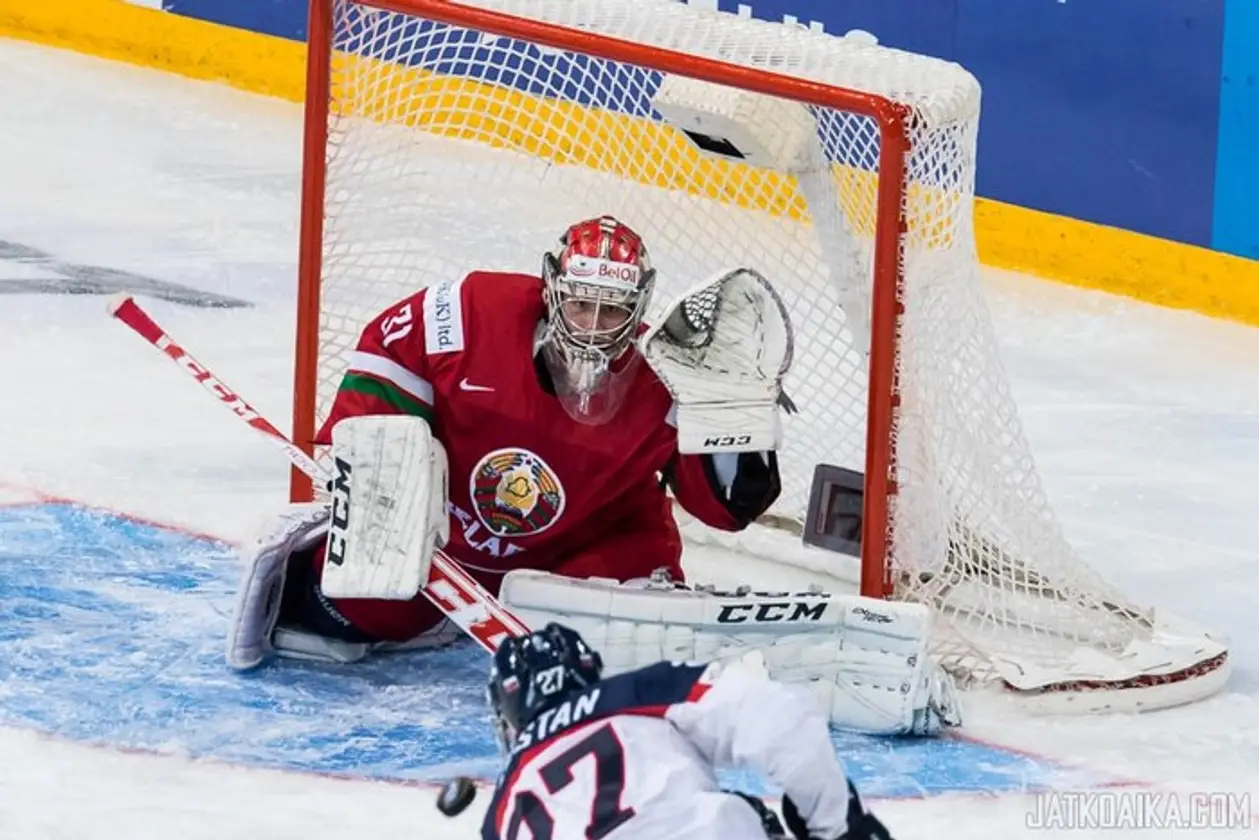 Год играл бесплатно, жил в подвале и спал на полу. Он мечтает стать первым вратарем из Беларуси в НХЛ