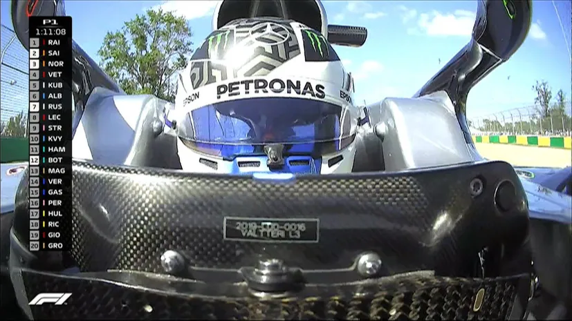 Гонщики «Формулы-1» ежесекундно нажимают кнопки на руле. Параллельно с обгонами на высокой скорости