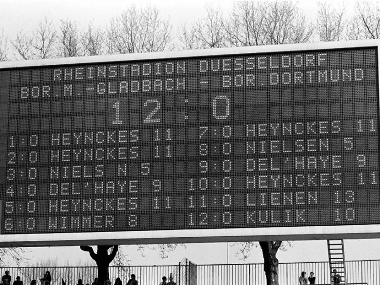Когда молодой Рехагель тренировал «Дортмунд», то однажды проиграл «Гладбаху» 0:12. Хайнкес забил 5, игроков «Дортмунда» обвиняли в сдаче