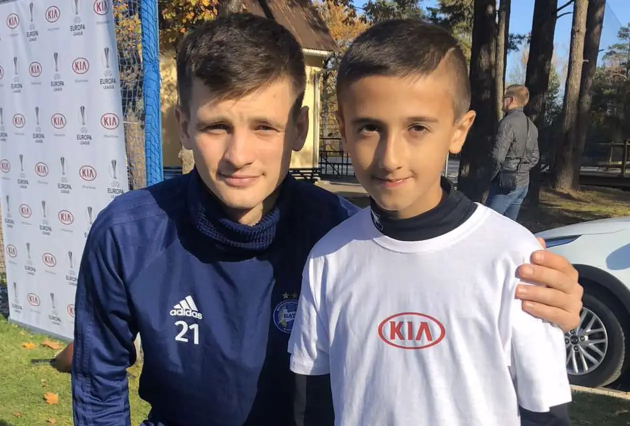 Белорусские футболисты и тренеры записали видео в поддержку юного футболиста. Недавно он получил серьезную травму