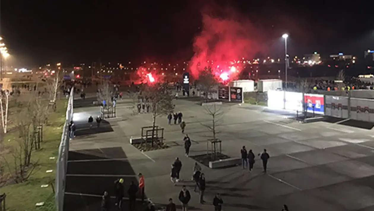 Фанаты устроили беспорядки перед матчем ЦСКА и «Лиона»